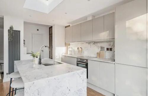 Oxford Casa | Pass the Keys Stunning 5 Bedroom Home Central Oxford