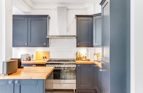Graveney Casa | Pass the Keys | Stunning 3BR House with Garden Oasis