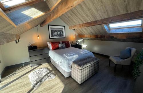 Hayfield Casa | Pass the Keys The Cosy Romantic and Elegant for 2 with Hot Tub