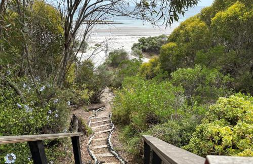 Emu Bay Casa | Passing Winds - Emu Bay