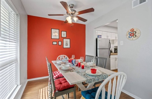 Fort Worth Apartamento | Passionate 2BD: Where Your HEART Feels at HOME!