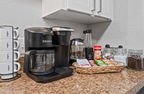 Fort Worth Apartamento | Passionate 2BD: Where Your HEART Feels at HOME!