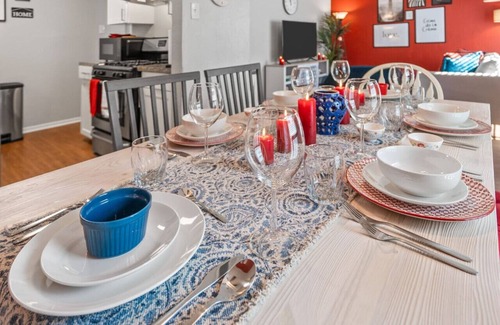 Fort Worth Apartamento | Passionate 2BD: Where Your HEART Feels at HOME!
