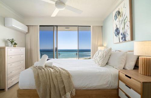 Palm Beach Apartamento | Pastel Drift - Beachfront Haven by Dining & Parks