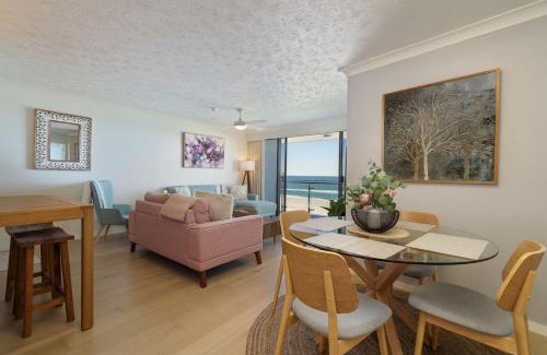 Palm Beach Apartamento | Pastel Drift - Beachfront Haven by Dining & Parks