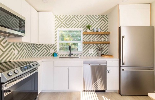 South Middle River Cabaña | “Pastel home”Coastal vibes! Near beach/ ports!