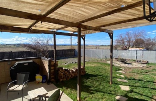 Terrebonne Casa | Pastoral home with mountain views for your recreational retreat.
