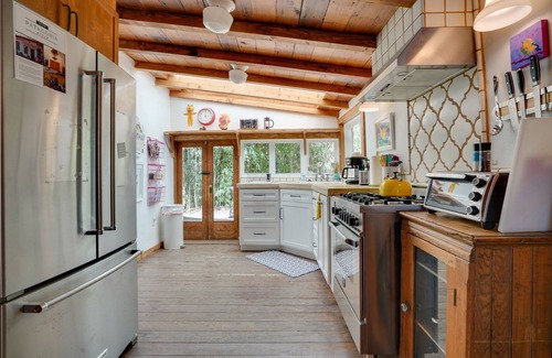 Patagonia Cabaña | Patagonia Cottage w/ Patio & Yard: Walk to Town!