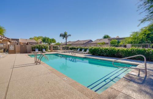 Westbrook Village Apartamento | Patio and Pool Access Golf Getaway in Peoria