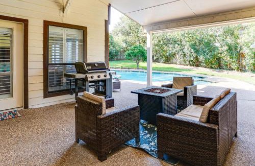 Bedford Casa | Patio and Yard Family Home 12 Mi to ATandT Stadium!