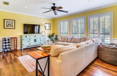 Bedford Casa | Patio and Yard Family Home 12 Mi to ATandT Stadium!