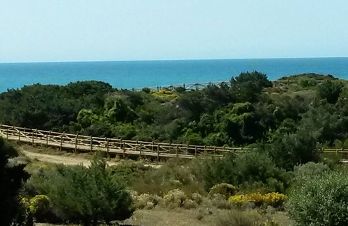 Artola Apartamento | Apartamento Patio, junto a la reserva natural de playa y dunas, a 15 minutos Marbella
