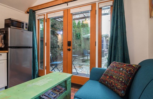 King Cabaña | Patio Cottage for 1-2 w/kitchen & gas firepit