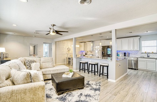 Hurst Casa | Patio & Fenced Yard: Newly Renovated Hurst Home!