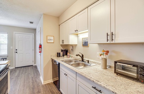 Hinesville Casa | Patio for Al Fresco Dining: Home in Hinesville!
