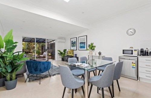 Marrickville Casa | Patio House: Moments from Marrickville Metro