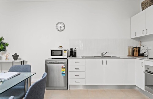 Marrickville Casa | Patio House: Moments from Marrickville Metro