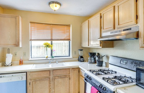 California City Apartamento | Patio & Mtn Views: Family Gem in California City