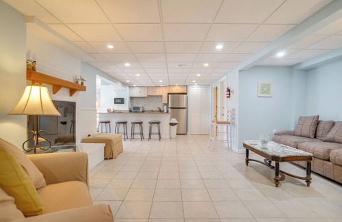 Mashpee Apartamento | Patio + Pond View: Serene Cape Cod Escape