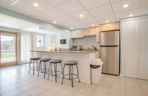 Mashpee Apartamento | Patio + Pond View: Serene Cape Cod Escape