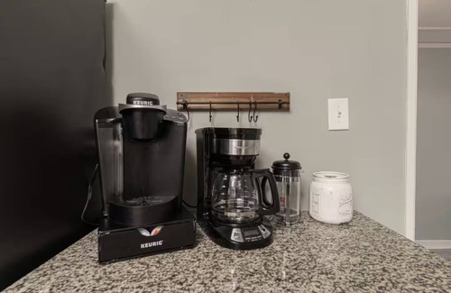Winston - Salem Casa | Patio Sleeps 16! Kitchen Private Place Keurig