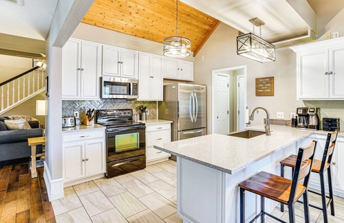 Bedford Casa | Patio & Yard: Family Home 12 Mi to AT&T Stadium!