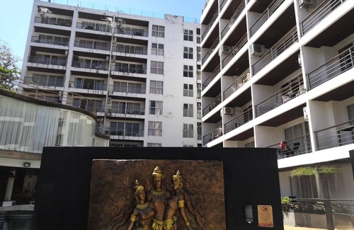 Patong Apartamento | Sea view studio in Patong - pool, gym & parking D5