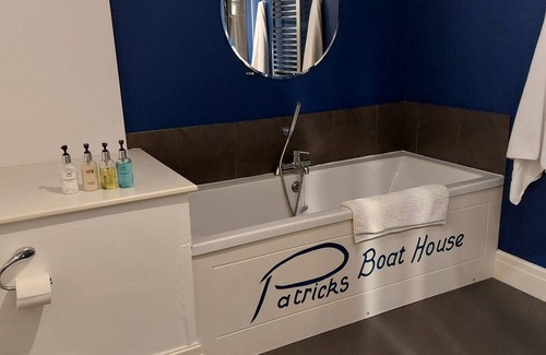 Mumbles Hotel | Patricks Boathouse
