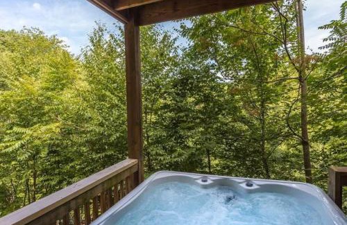 Gatlinburg - Pigeon Forge Casa | Patriotic Cabin Close to Pigeon Forge and Gatlinburg