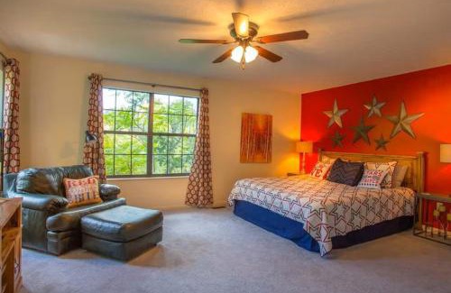 Gatlinburg - Pigeon Forge Casa | Patriotic Cabin Close to Pigeon Forge and Gatlinburg