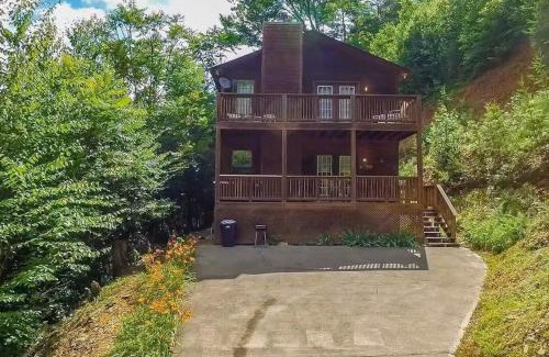 Gatlinburg - Pigeon Forge Casa | Patriotic Cabin Close to Pigeon Forge and Gatlinburg