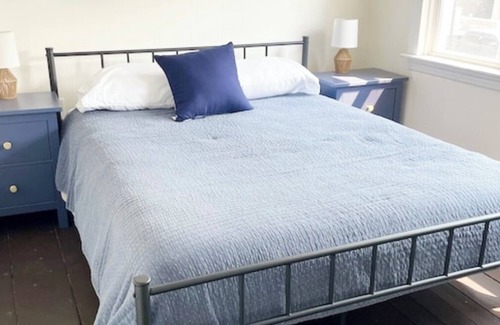 Bristol Casa | Patriotic Downtown Bristol!