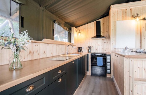 Llangennith Alquiler De RV | Paviland - Safari Glamping Tent - Llangennith