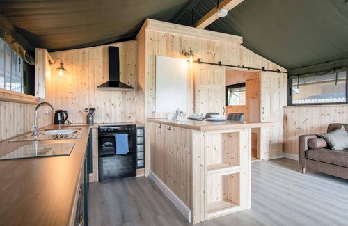 Llangennith Alquiler De RV | Paviland - Safari Glamping Tent - Llangennith