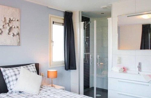 West-Graftdijk Casa | Pavilion l'etage 10 by Interhome