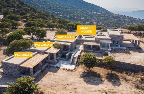 Nisyros Apartamento | Pavlaina Complex of Traditional Residences in Nisyros. Enjoy the garden and the Sea View