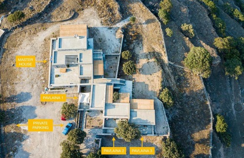 Nisyros Apartamento | Pavlaina Complex of Traditional Residences in Nisyros. Enjoy the garden and the Sea View