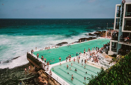 Bondi Beach Apartamento | Paw-friendly 2BR Bondi pad with parking, great location