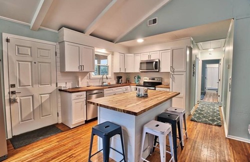 Litchfield by the Sea Casa | Pawleys Paradise! ~1/2 mile to the Beach. 3BR/3 Full BA. FREE Bikes included.