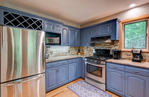 Boone Casa | Paws A While- Hot Tub, Pool Table, Firepit & More!