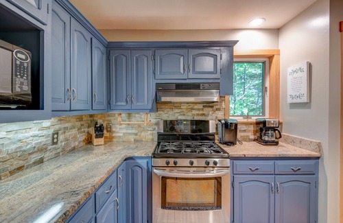 Boone Casa | Paws A While- Hot Tub, Pool Table, Firepit & More!