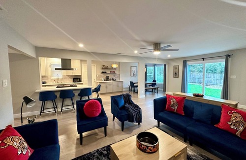 Northgate Casa | Paxton House 3 bedr 2 bath walk to Discovery Park & Aftershock Yard Grill Garage
