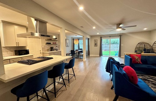 Northgate Casa | Paxton House 3 bedr 2 bath walk to Discovery Park & Aftershock Yard Grill Garage