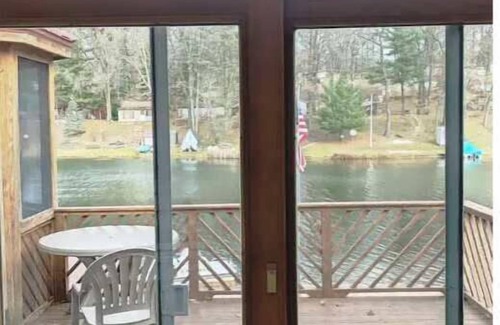 Harrison Cabaña | Payne's Lakeside Cottage with Private Beach