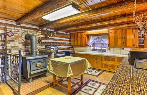 Lyonsville Cabina | Paynes Creek Home w / jacuzzi y vistas!