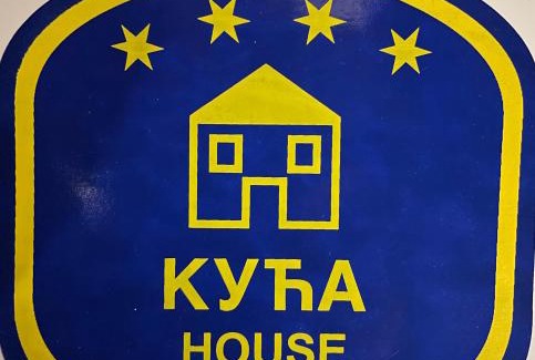 Sremska Mitrovica Cama Y Desayuno | PB Urban Garden Stay with guarded Parking