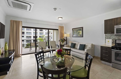 Washington Condominio | Elegancia tropical, condominio acogedor con vistas a la piscina con encanto