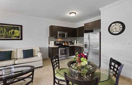 Washington Condominio | Elegancia tropical, condominio acogedor con vistas a la piscina con encanto