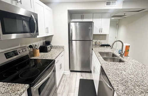 Panama City Beach Condominio | PCB Beachfront condo next to Pineapple Willy's #312W