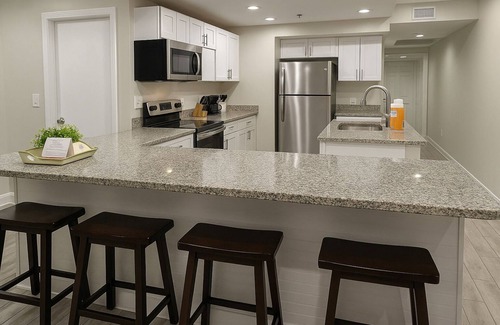 Panama City Beach Condominio | PCB Beachfront condo next to Pineapple Willy's #312W